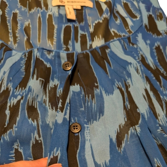 BCBGeneration Blue Abstract Top Print Flowy Lightweight Y2K Dopamine Tank, Large - Picture 3 of 9
